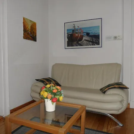 Apartment Carola - 100 M Zum *