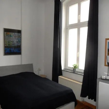 Carola - 100 M Zum Apartmán