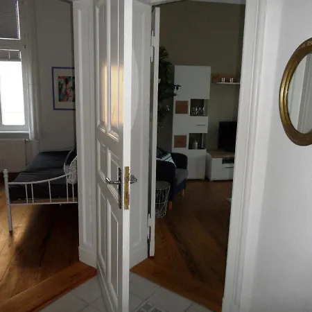 Carola - 100 M Zum Apartmán